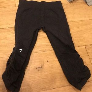 scrunch ivivva cropped leggings (blackish, grey)